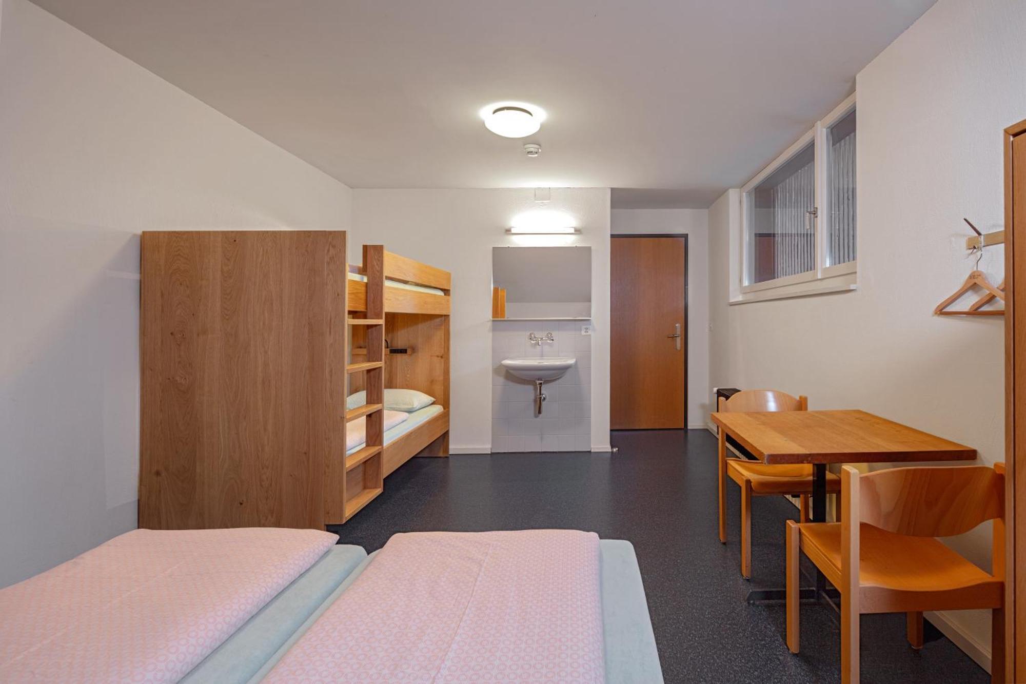 Baden Youth Hostel Екстер'єр фото