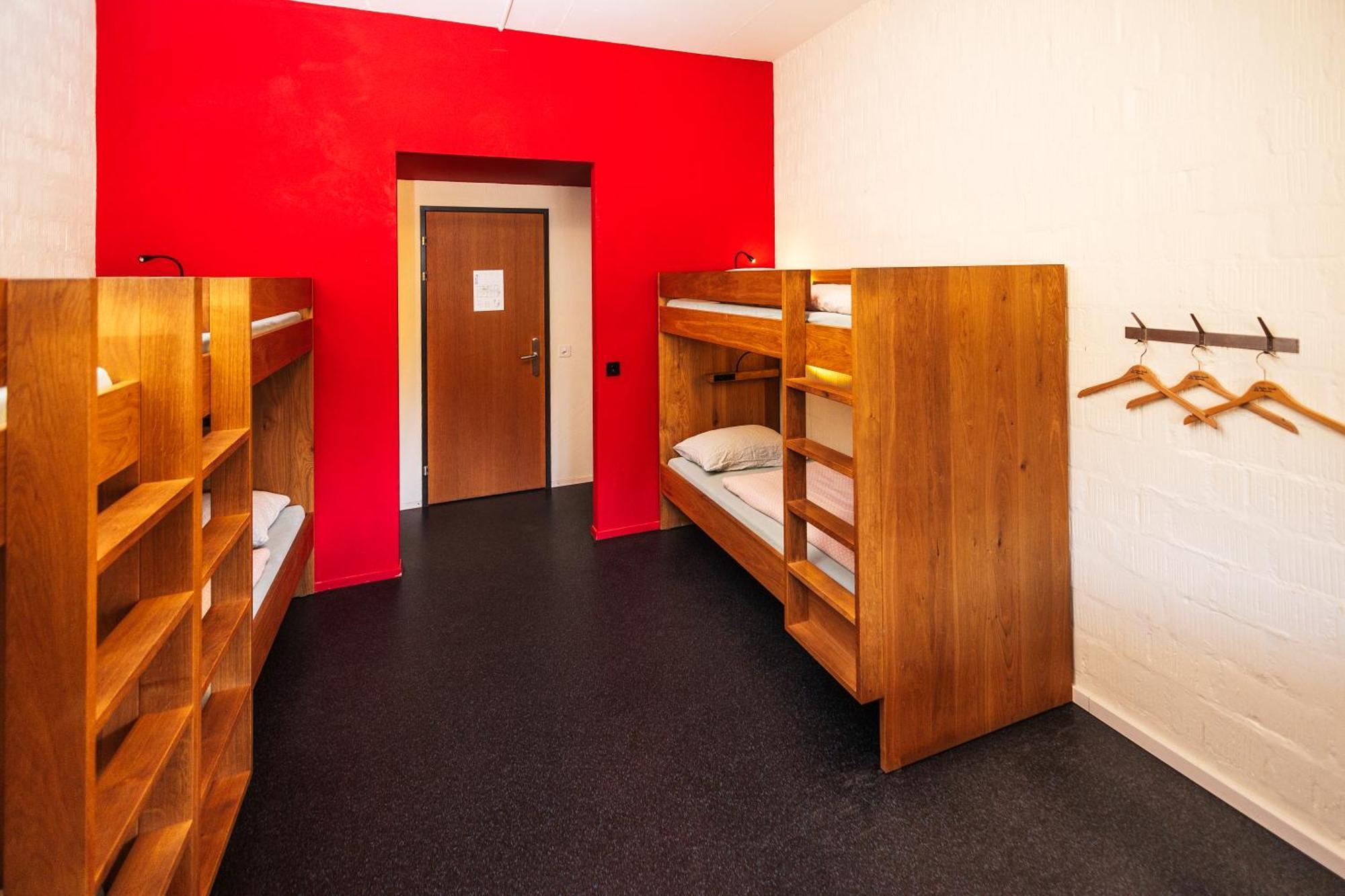 Baden Youth Hostel Екстер'єр фото